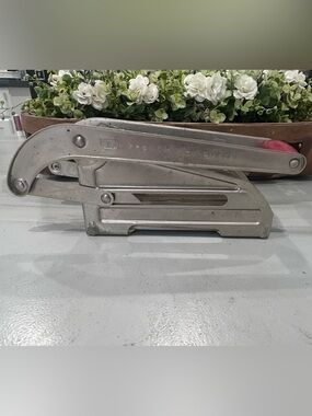 Ecko Unlimited Metal Handheld Can Opener - Silver